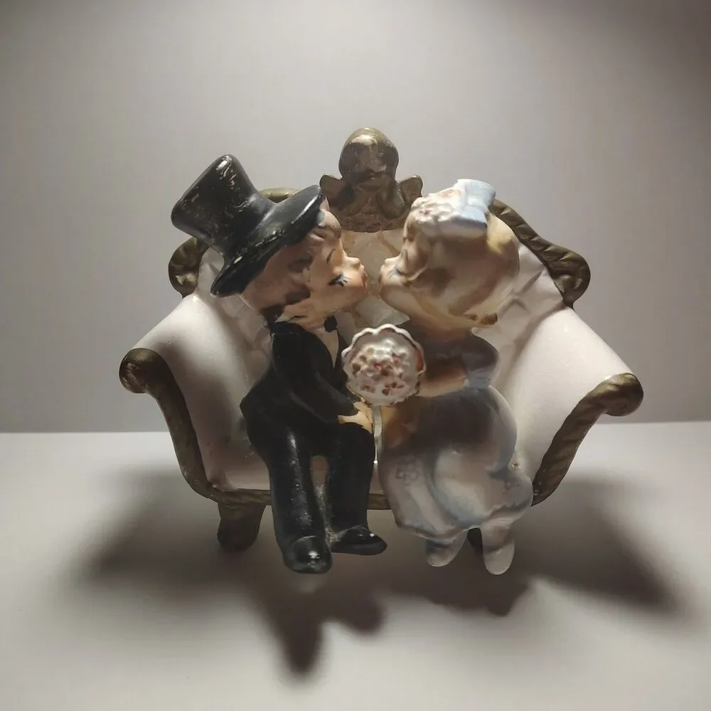 VTG Lefton Bride & Groom Kissing on Couch Cupid 4645 Wedding Figurine Gift